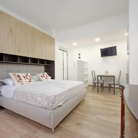 Monica's House روما